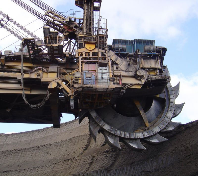 Povrchová těžba hnědého uhlí